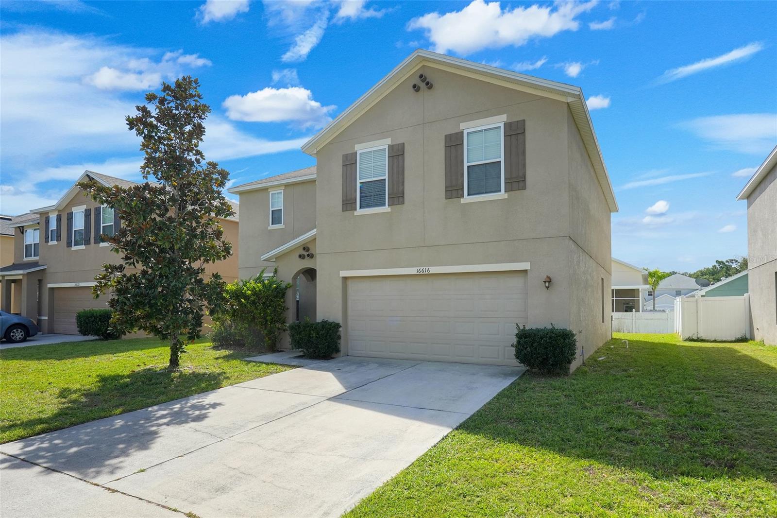 16616 Broadford Ln Property Photo 4