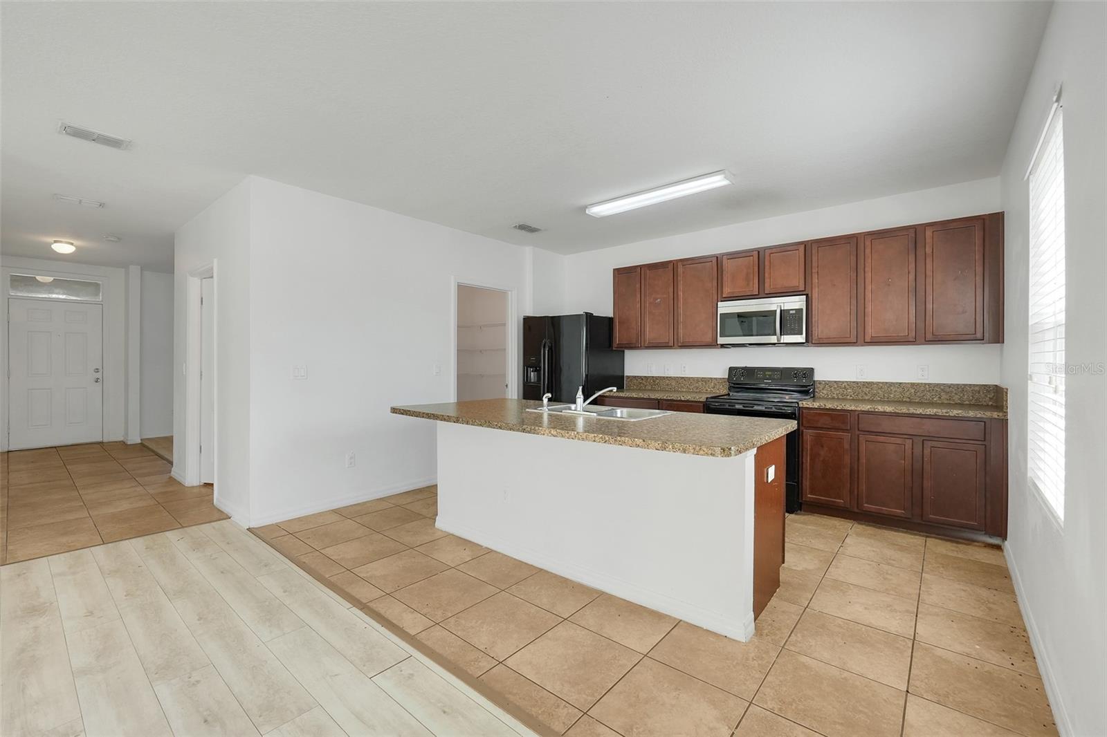 16616 Broadford Ln Property Photo 14