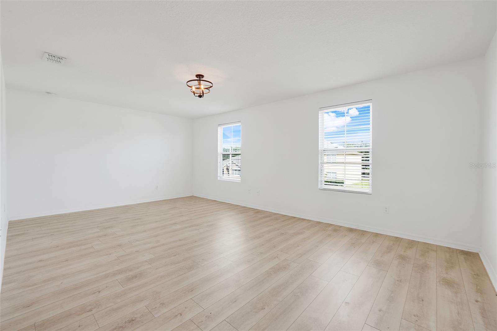 16616 Broadford Ln Property Photo 19