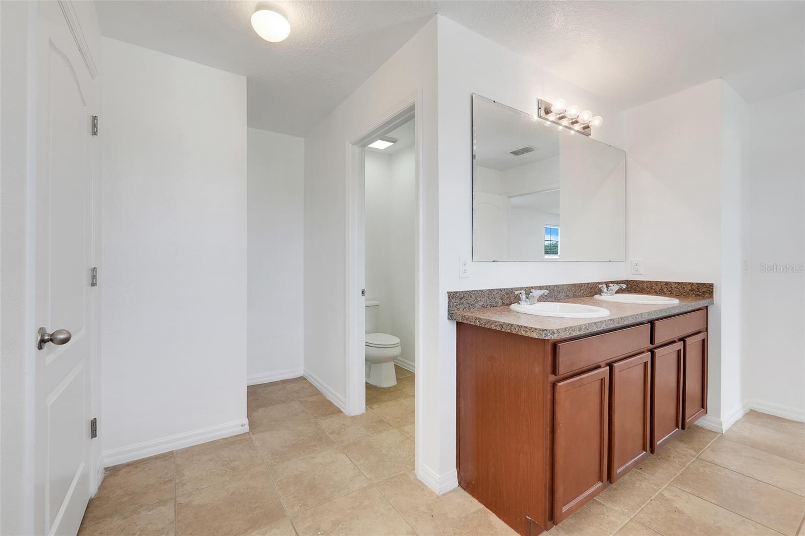 16616 Broadford Ln Property Photo 21