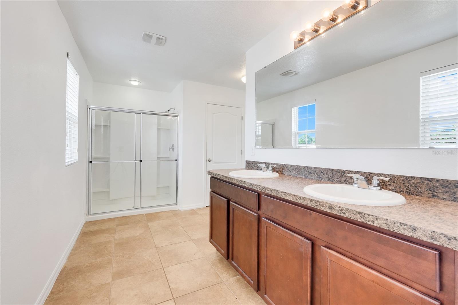 16616 Broadford Ln Property Photo 25