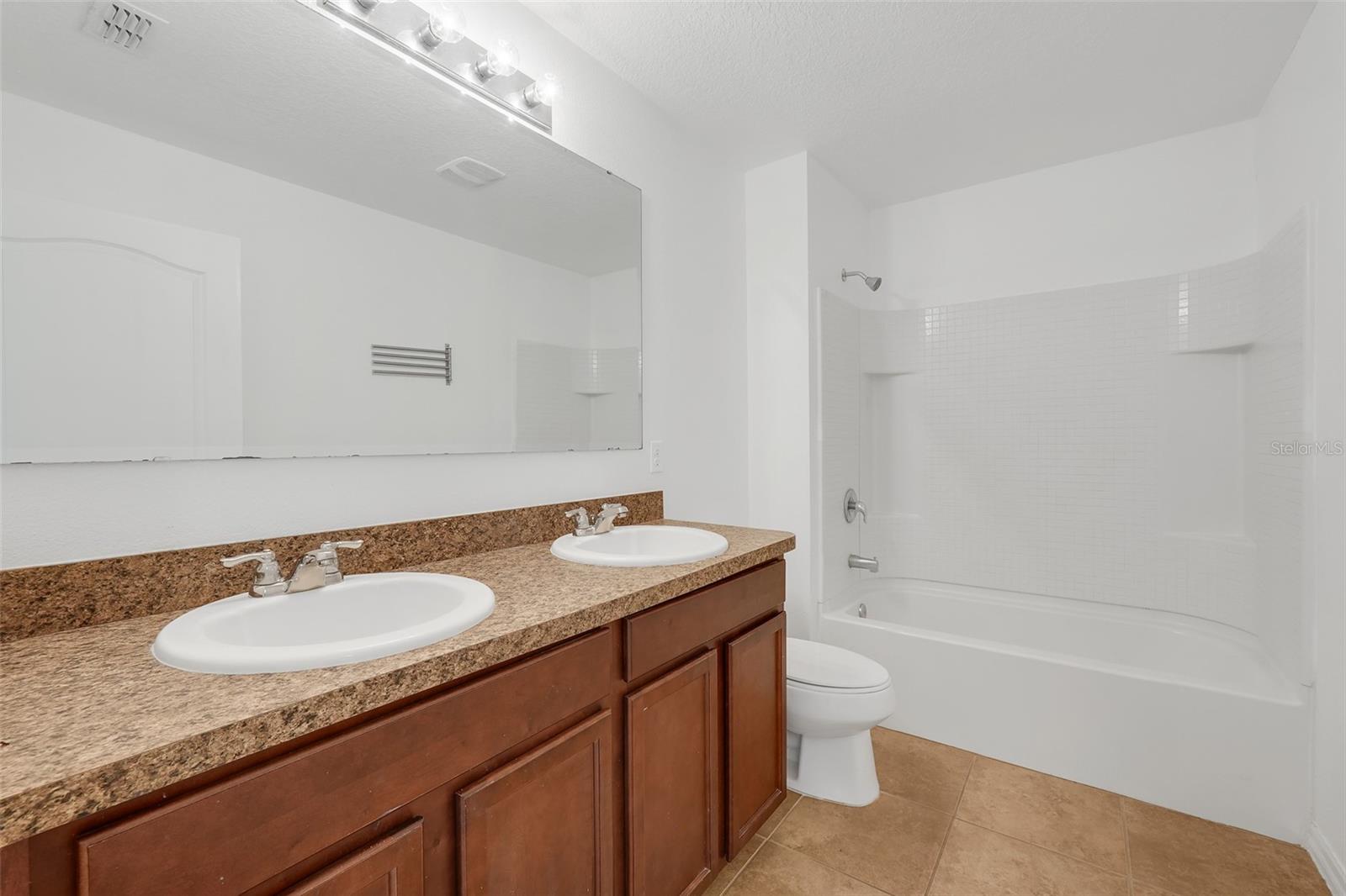 16616 Broadford Ln Property Photo 28