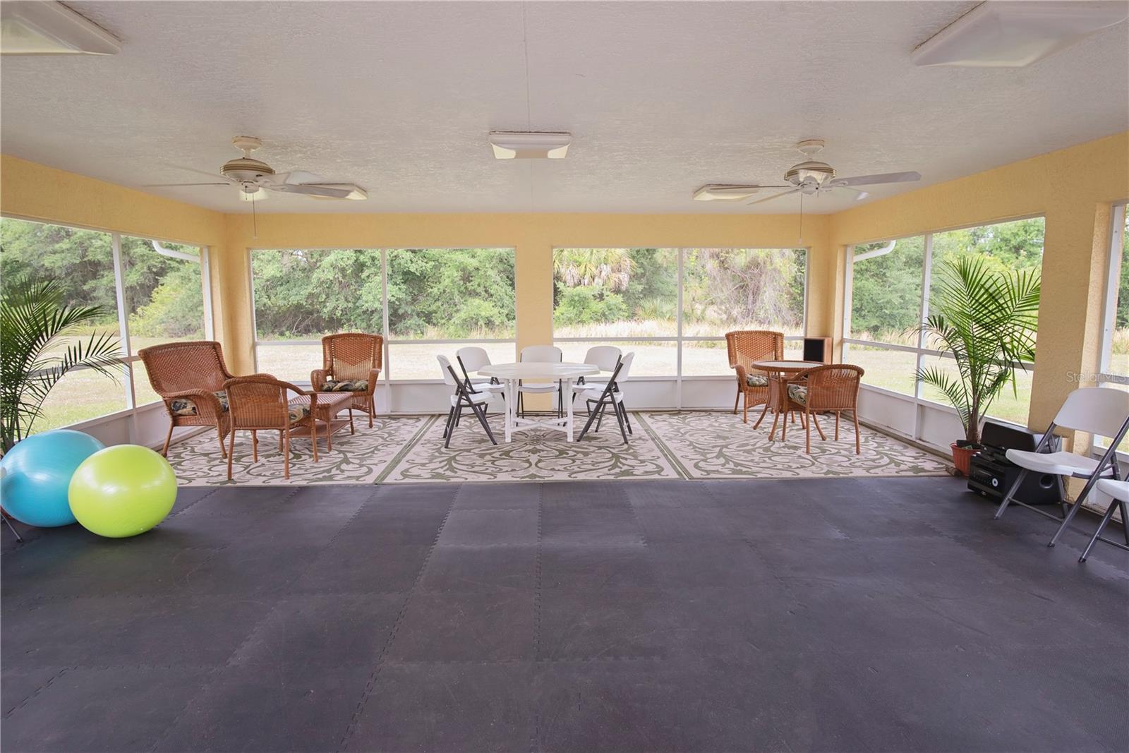 26563 Sandhill Blvd Property Photo 13