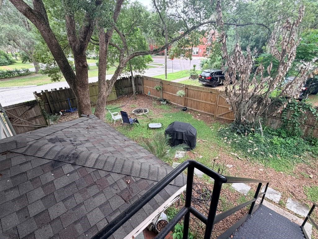 107 W 6th St #d Property Photo 4