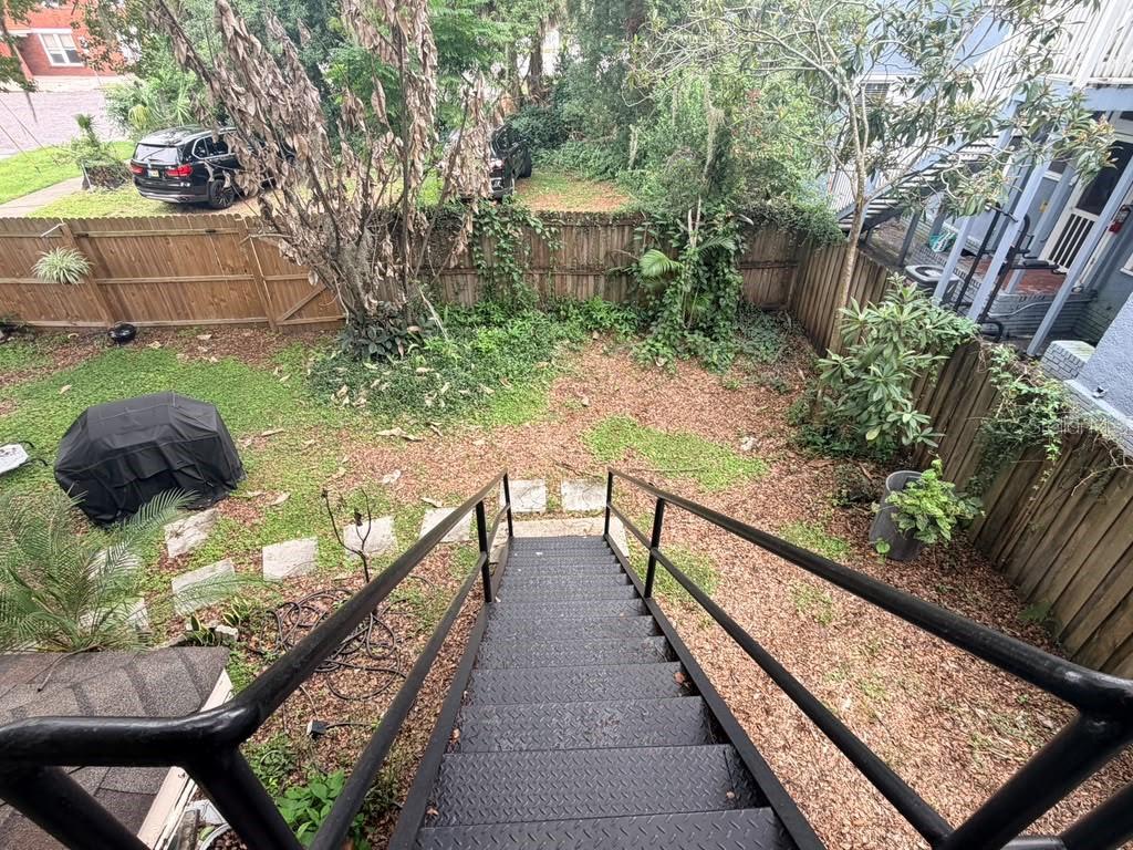 107 W 6th St #d Property Photo 6