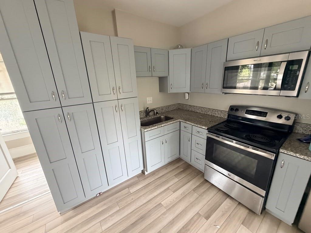 107 W 6th St #d Property Photo 9