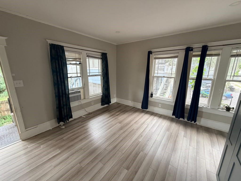 107 W 6th St #d Property Photo 11