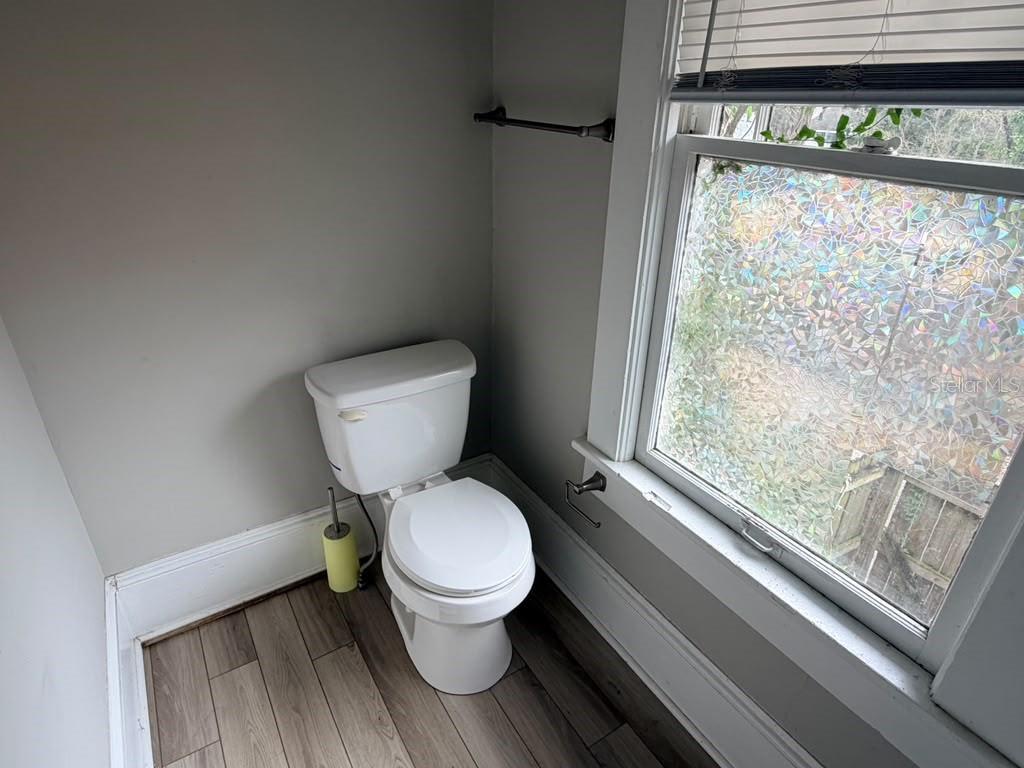 107 W 6th St #d Property Photo 12
