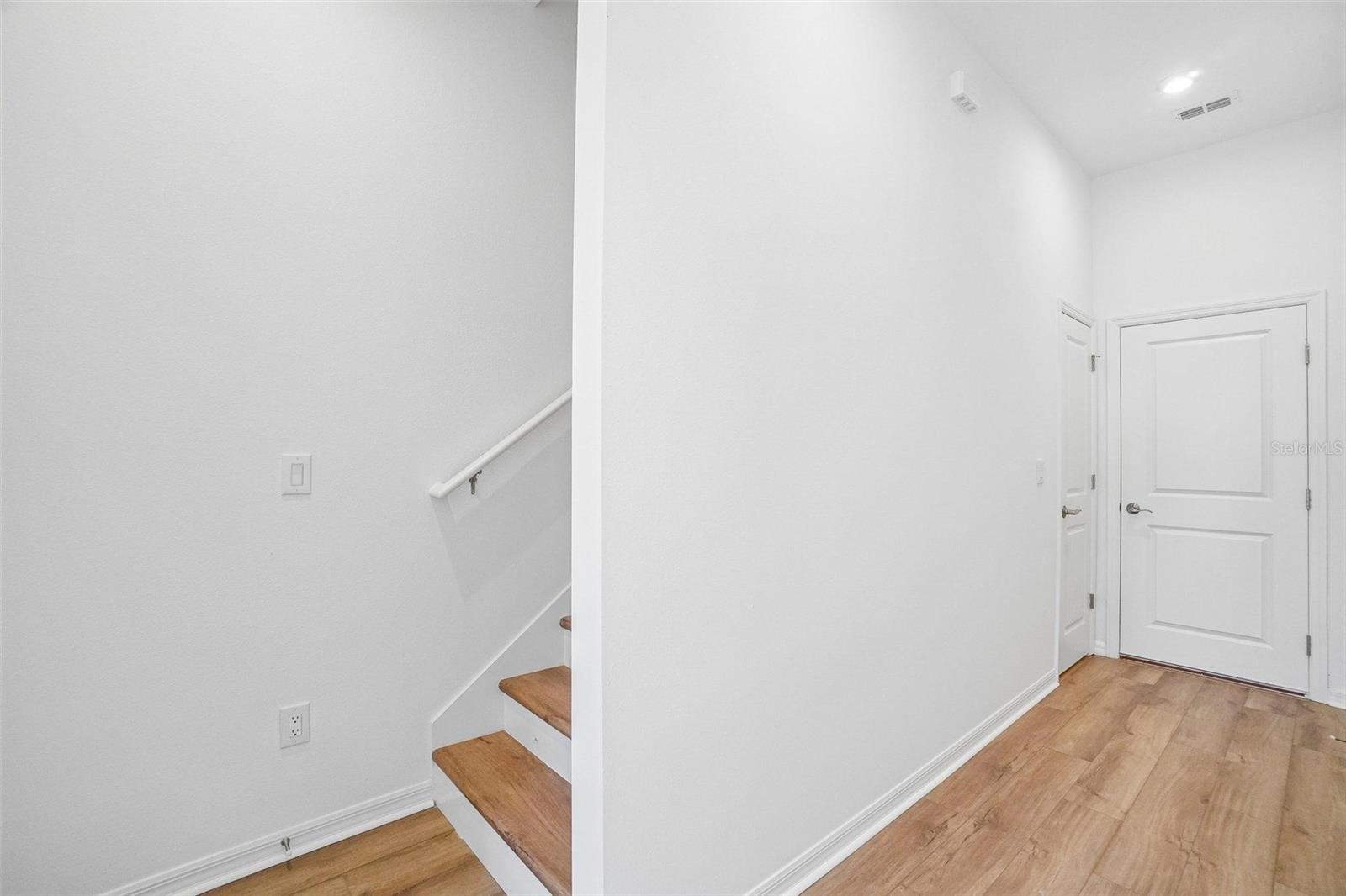 12729 Avalon Lake Dr Property Photo 3