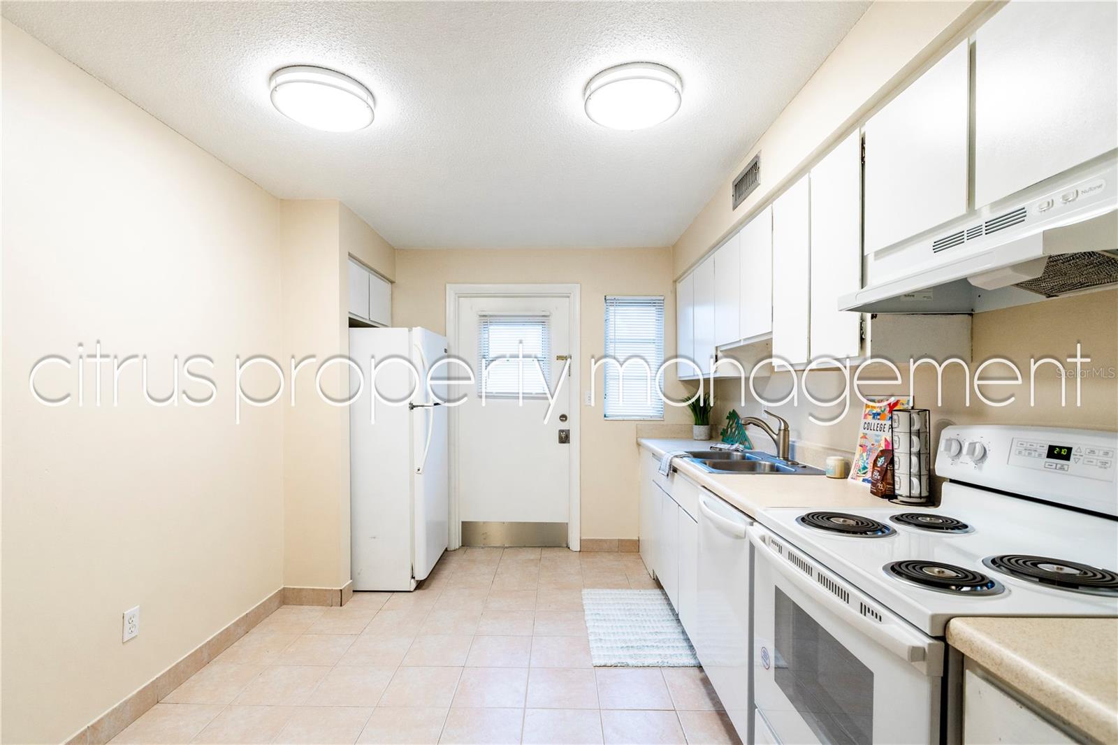 3026 Fairway Ln #b Property Photo 5
