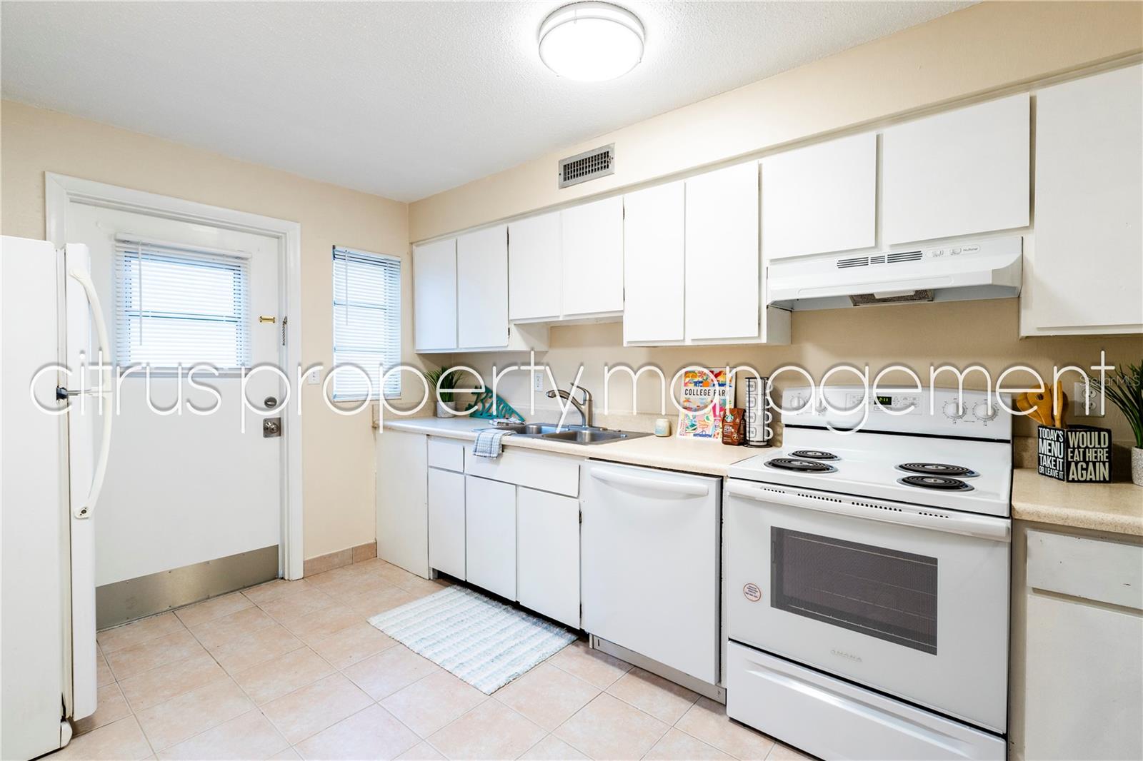 3026 Fairway Ln #b Property Photo 8
