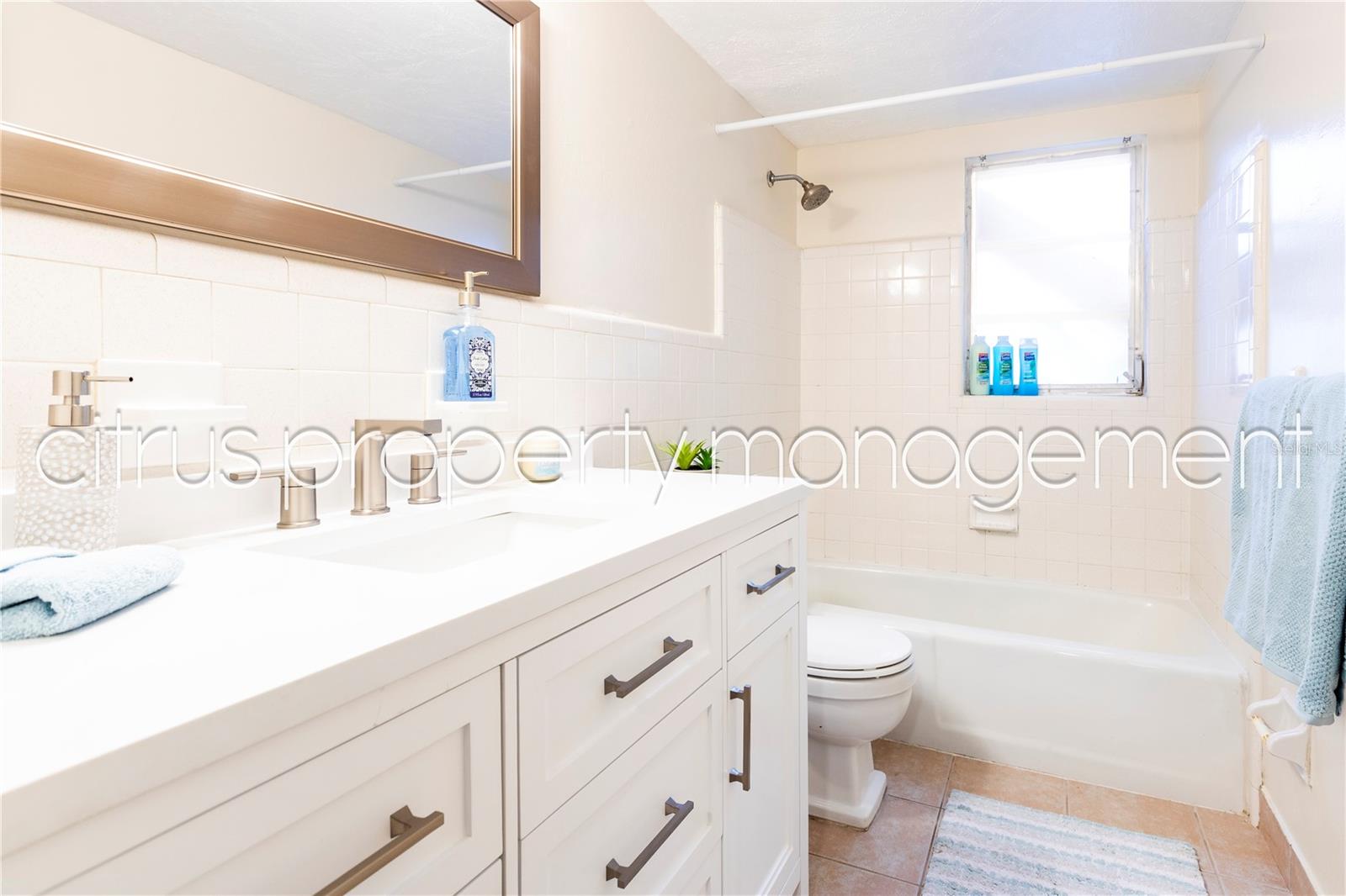 3026 Fairway Ln #b Property Photo 12