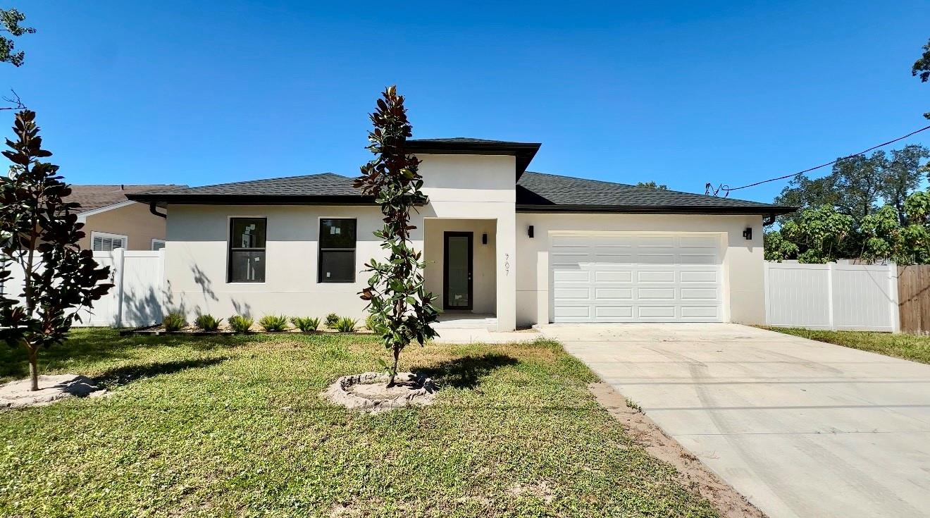 707 W Country Club Dr Property Photo