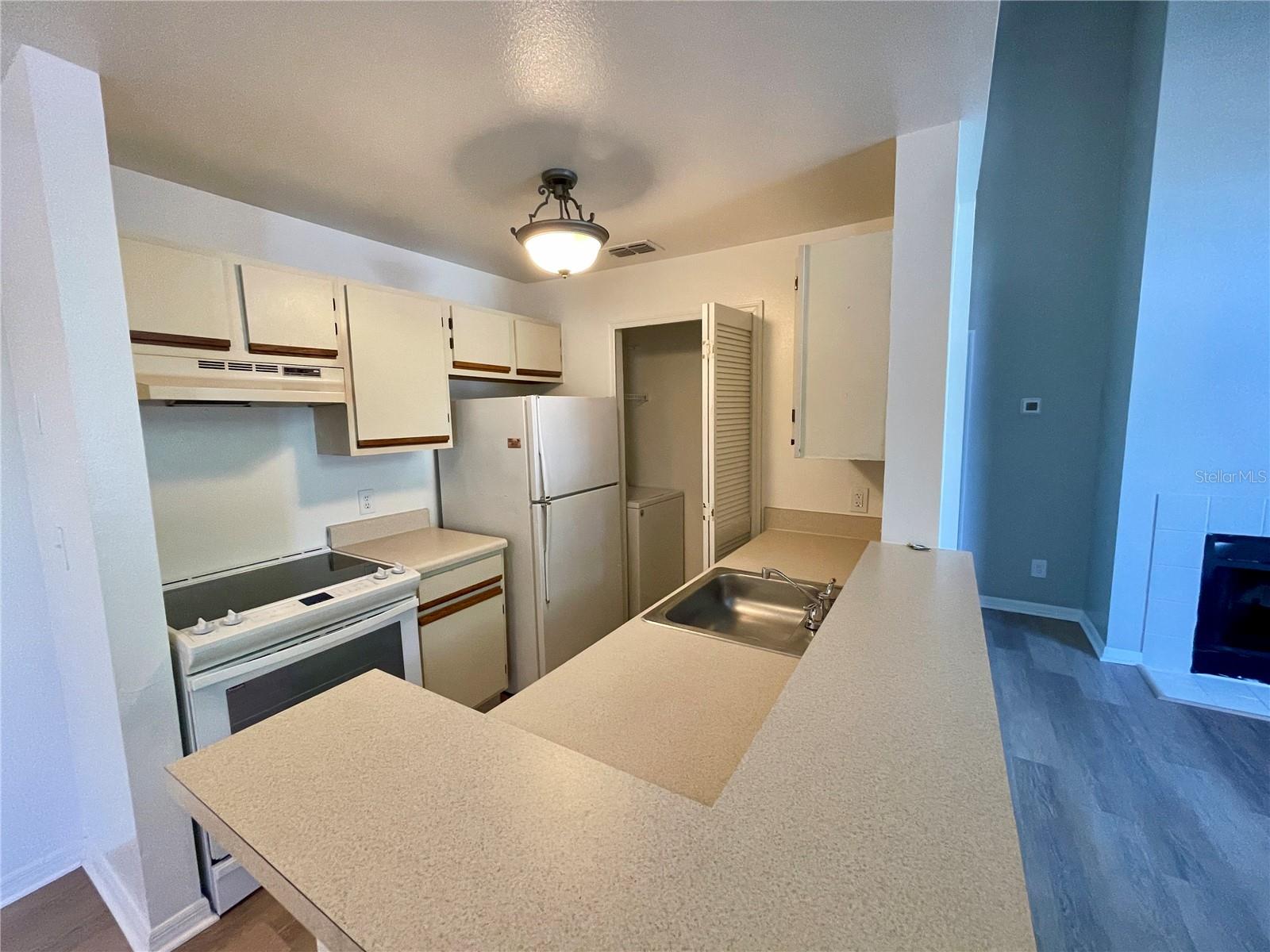 6100 Westgate Dr #201d Property Photo 8