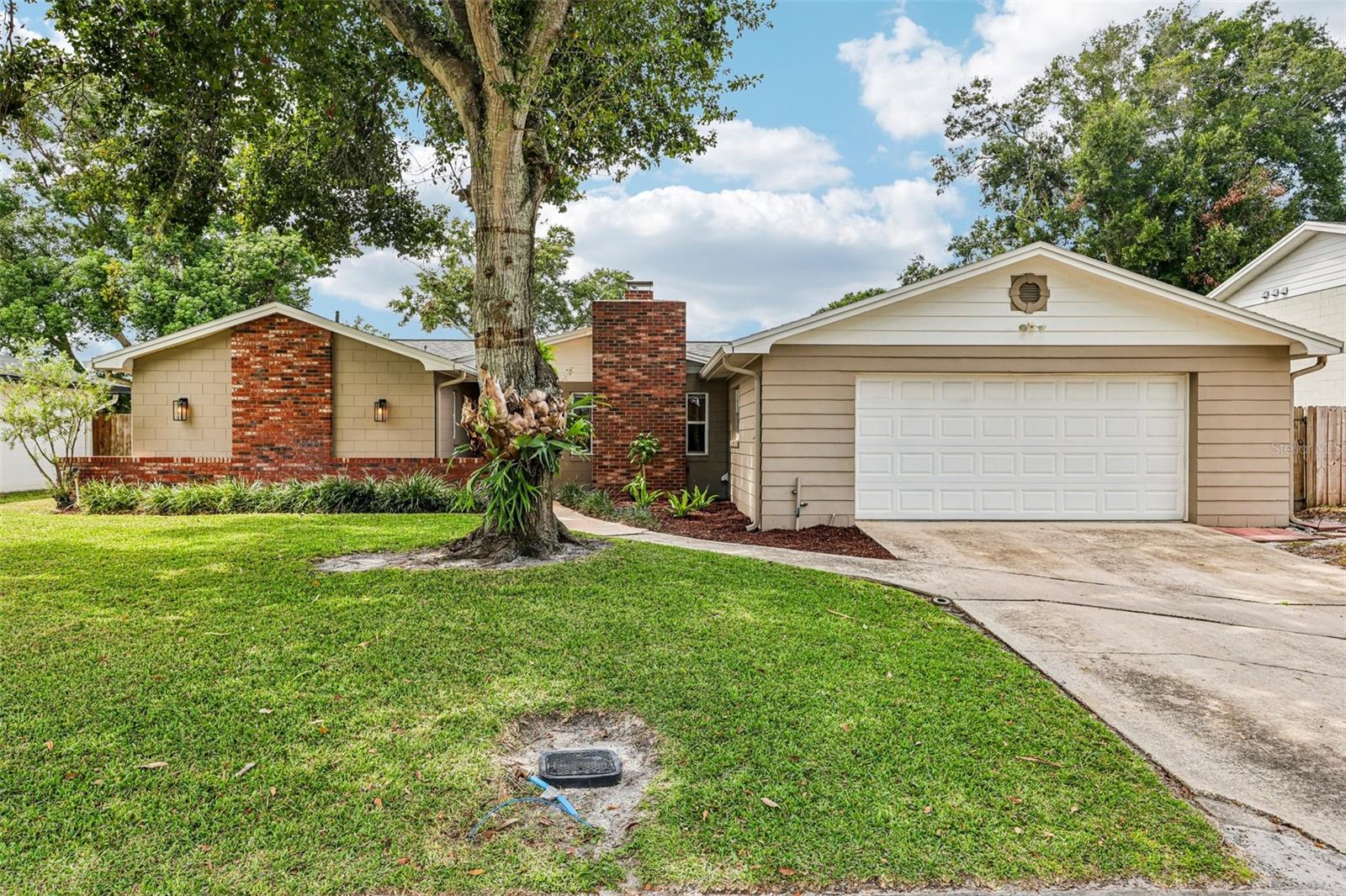 1519 Glastonberry Rd Property Photo