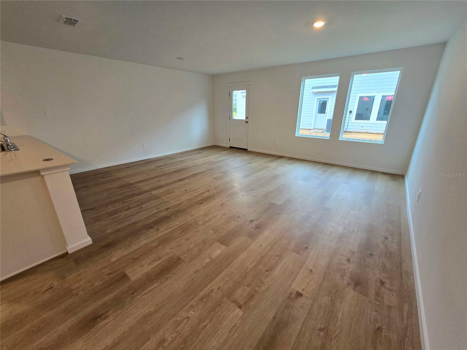 1030 Twins St Property Photo 4