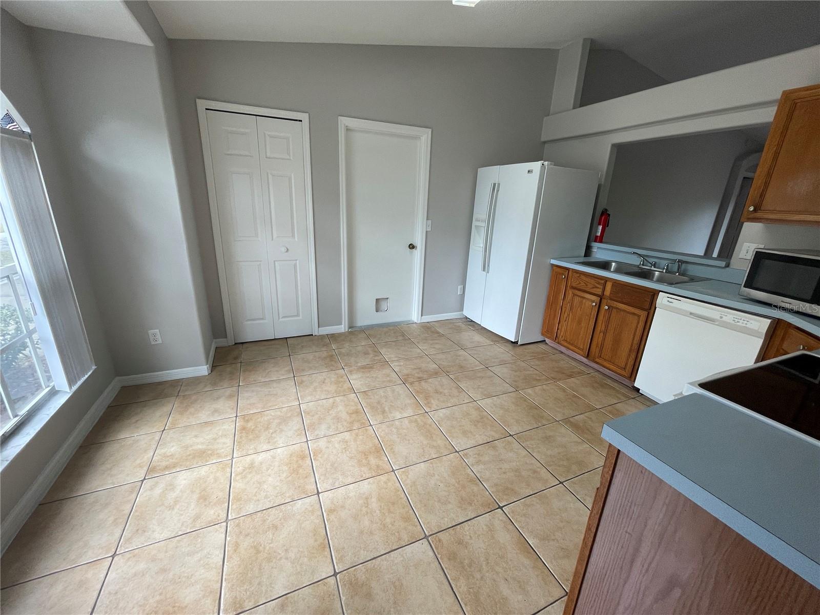 11185 Cypress Leaf Dr Property Photo 3