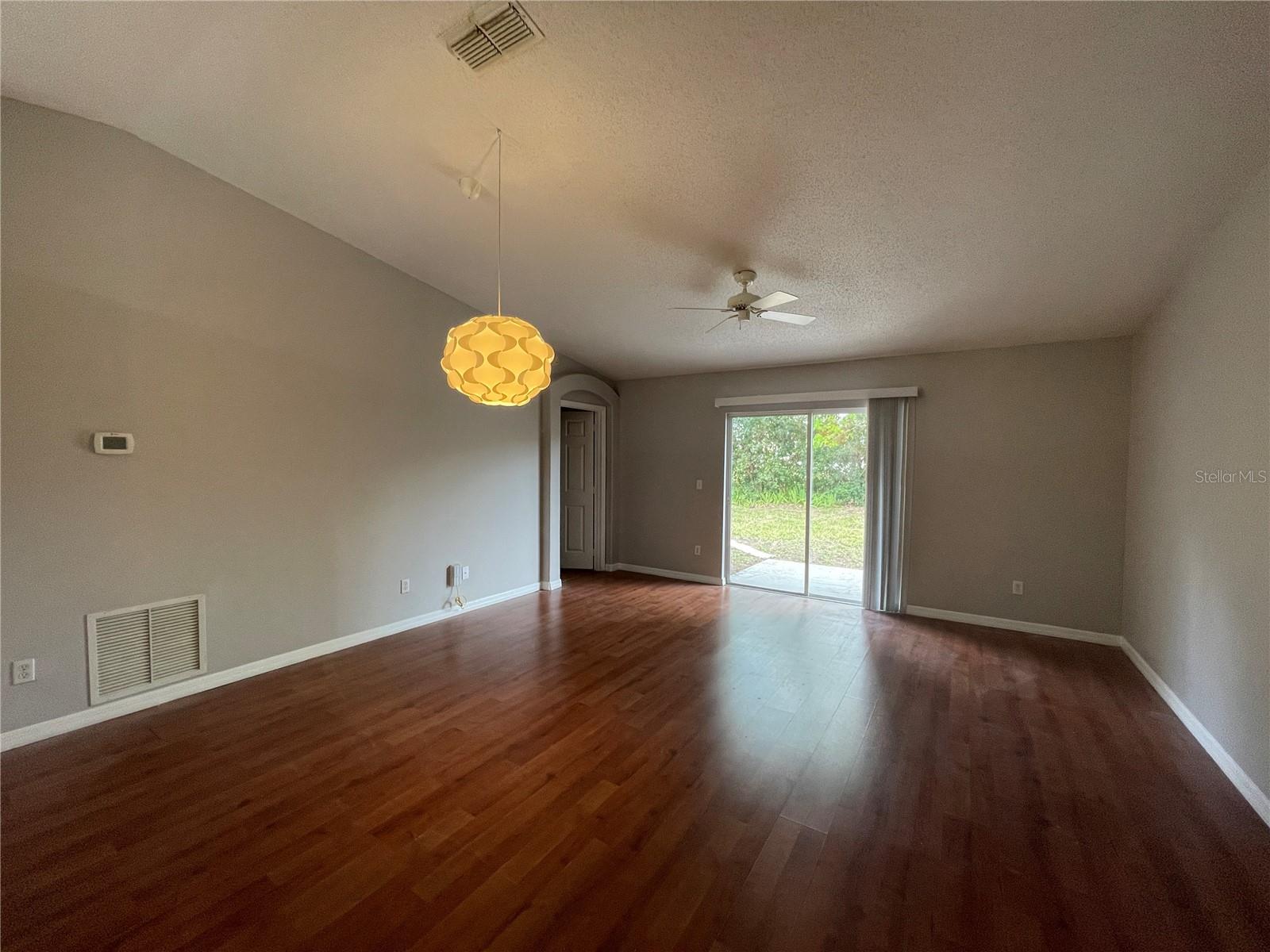 11185 Cypress Leaf Dr Property Photo 4