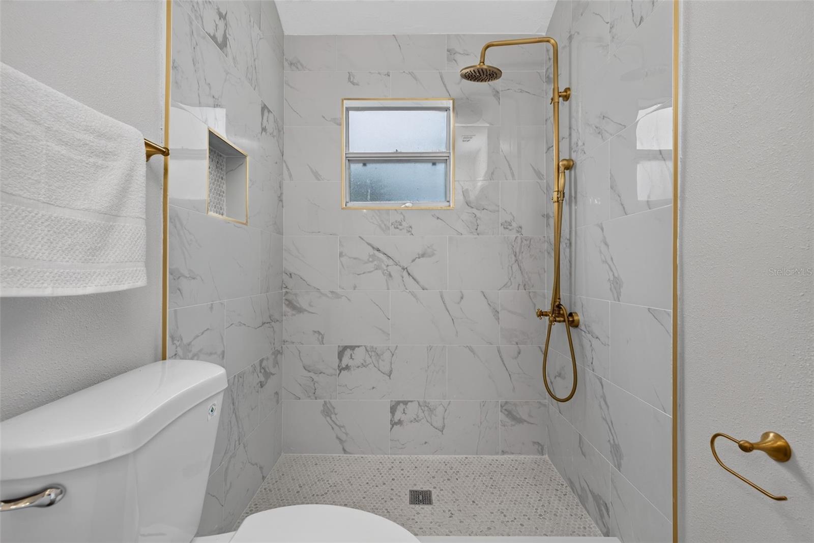 1201 Oakhill St Property Photo 16