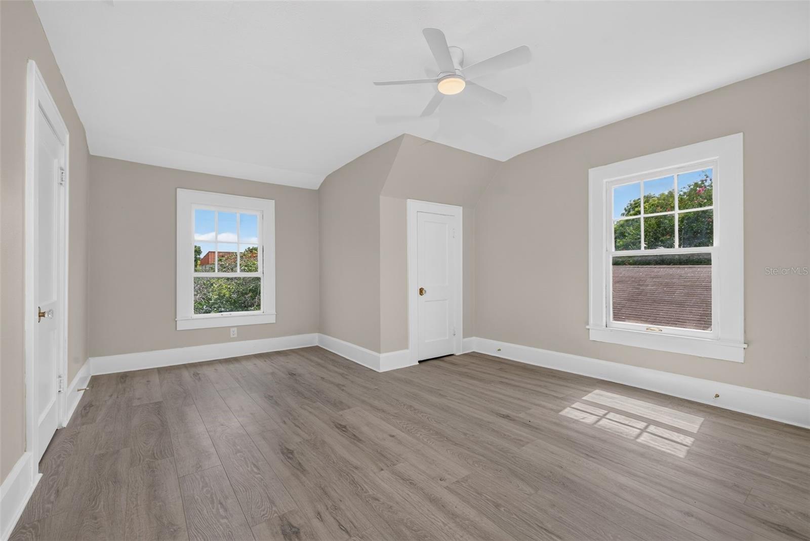 1201 Oakhill St Property Photo 17