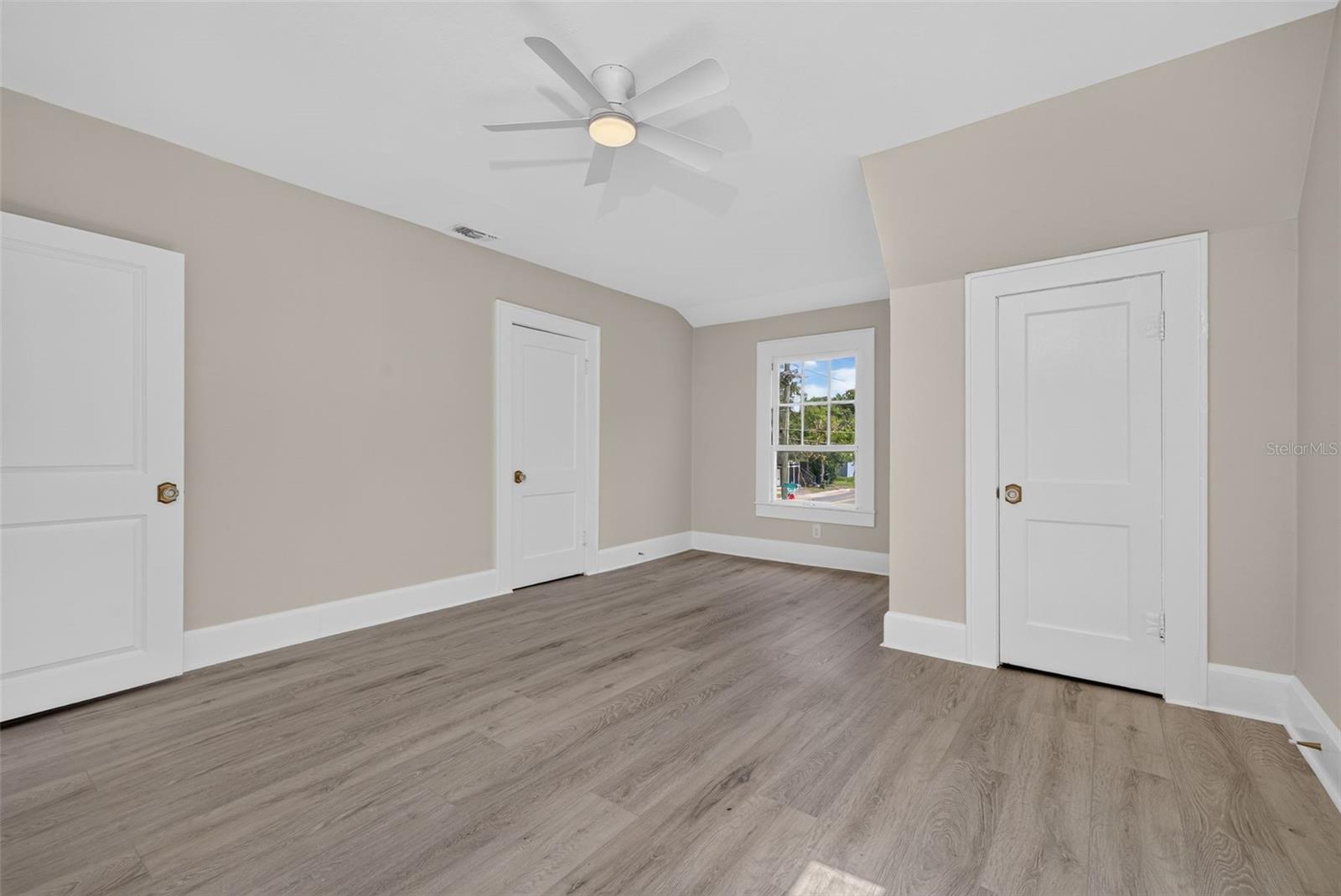1201 Oakhill St Property Photo 18