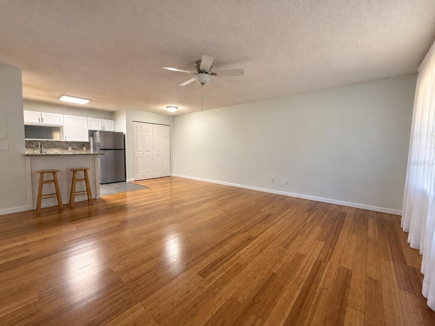 305 Lakepointe Dr #101 Property Photo 5