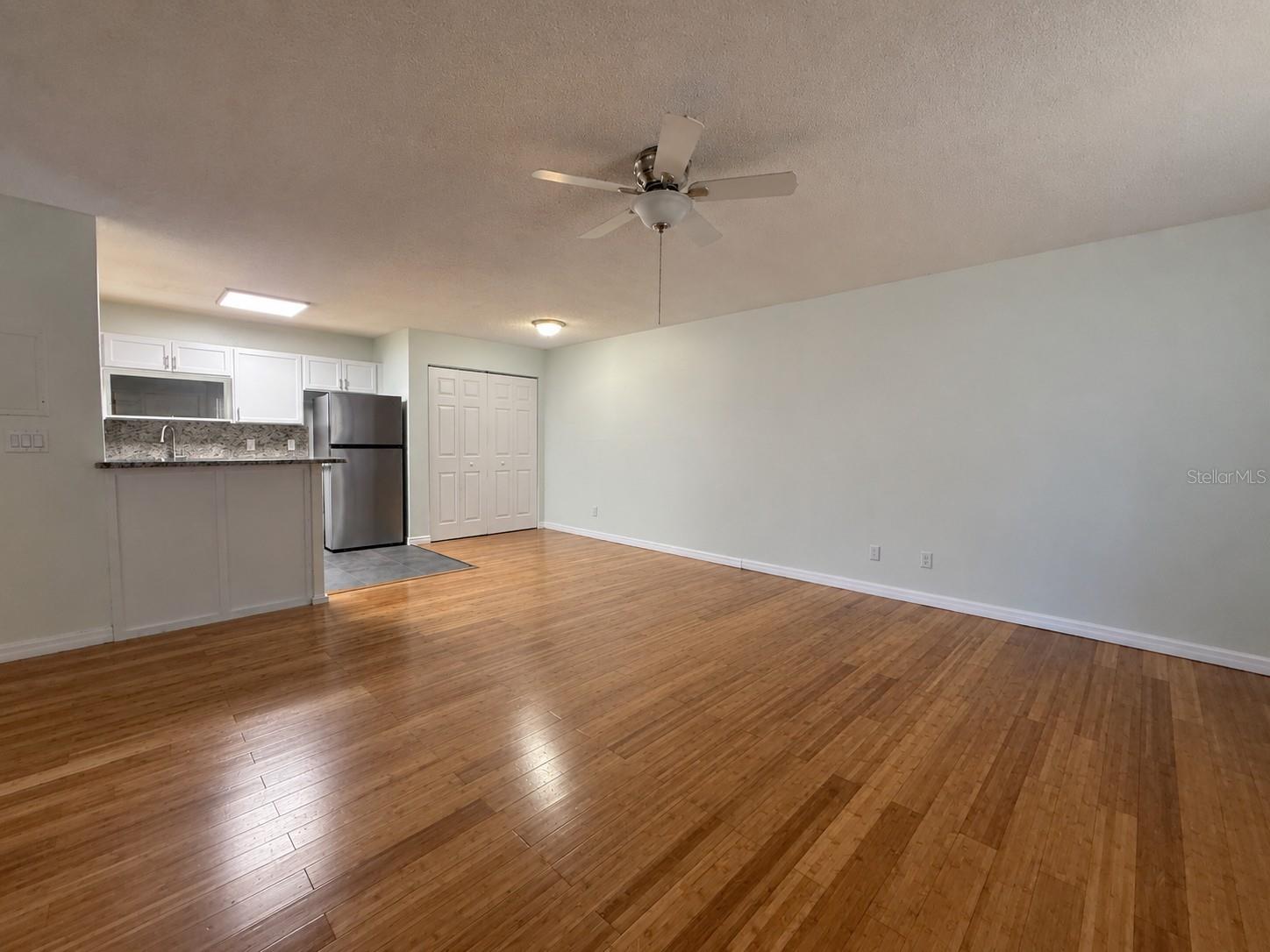 305 Lakepointe Dr #101 Property Photo 6