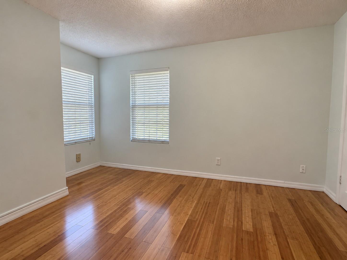 305 Lakepointe Dr #101 Property Photo 12