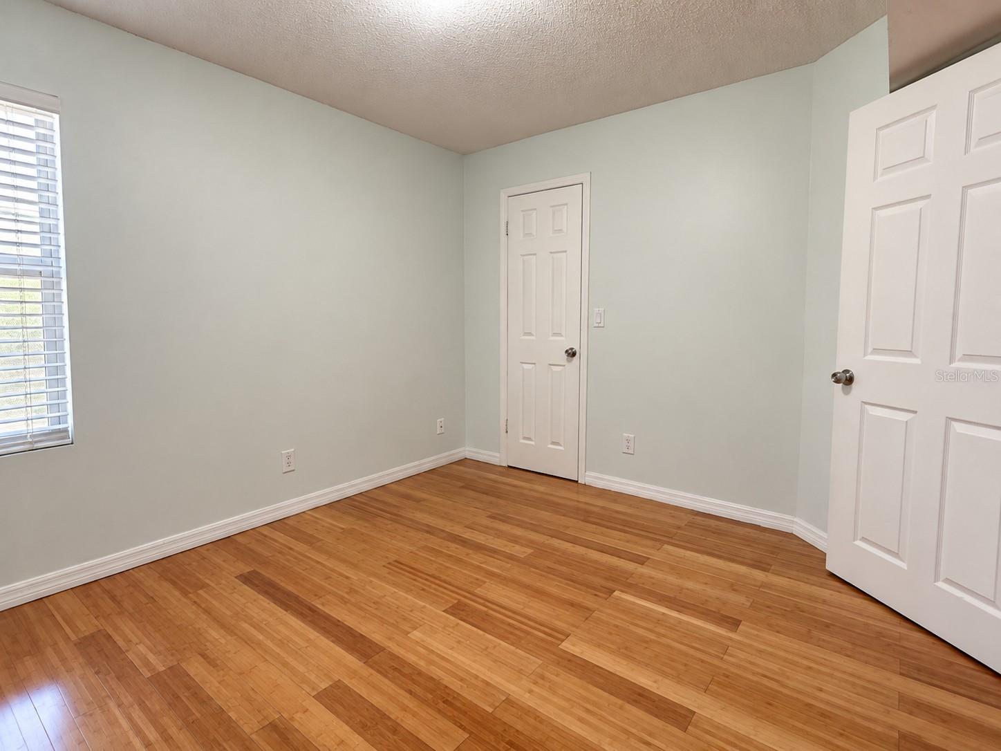 305 Lakepointe Dr #101 Property Photo 13