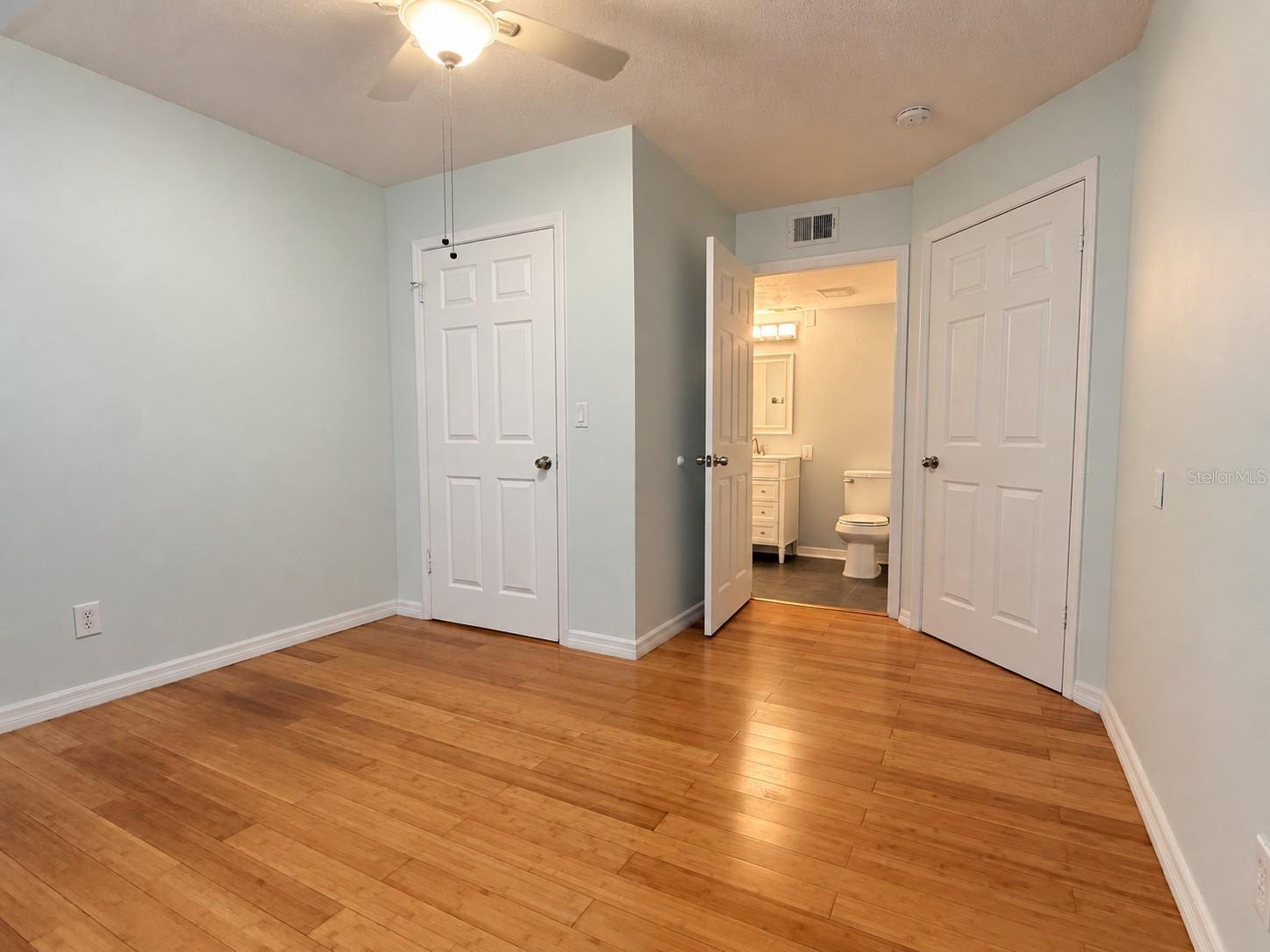 305 Lakepointe Dr #101 Property Photo 15