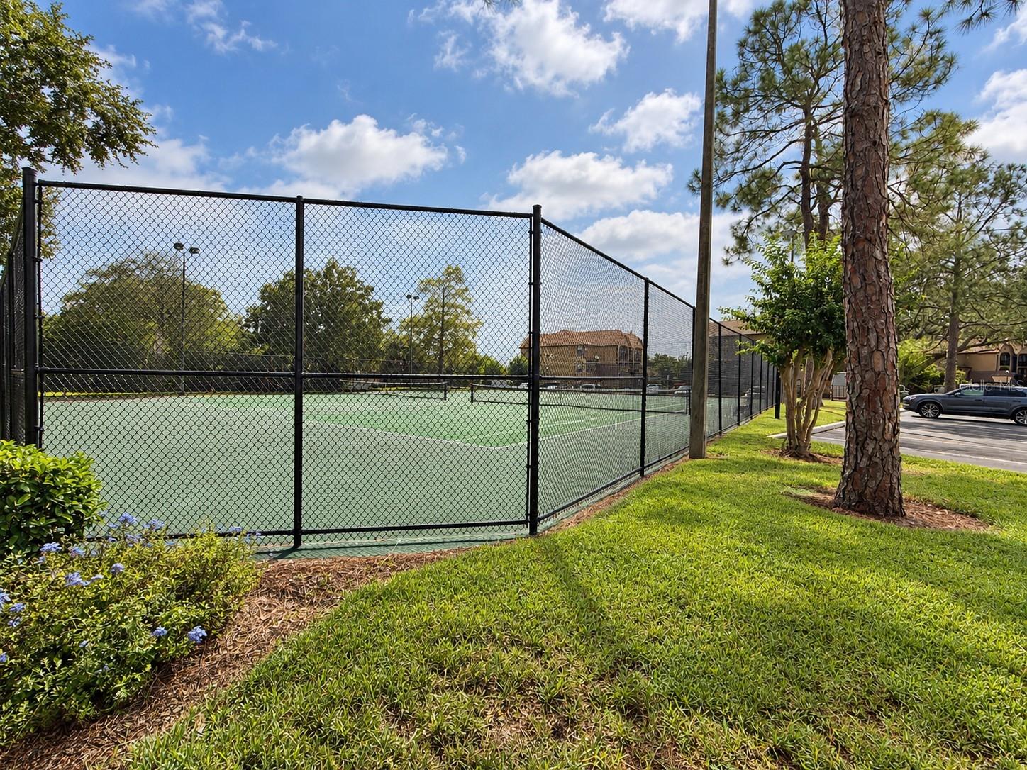 305 Lakepointe Dr #101 Property Photo 18