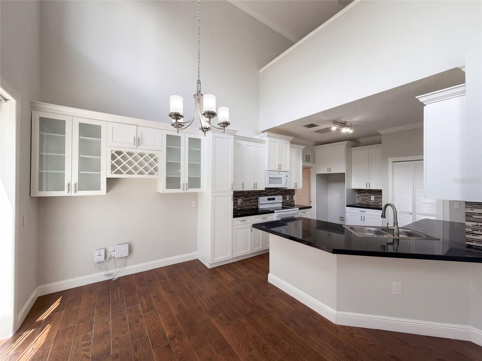 2541 Jasmine Trace Dr Property Photo 2