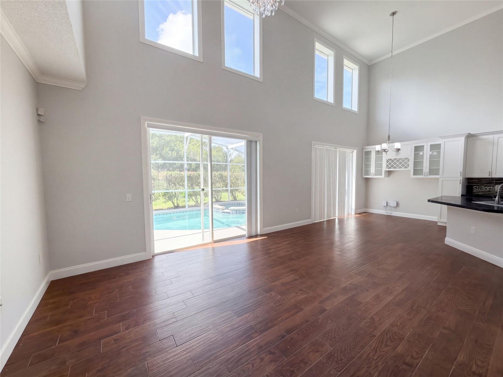 2541 Jasmine Trace Dr Property Photo 3