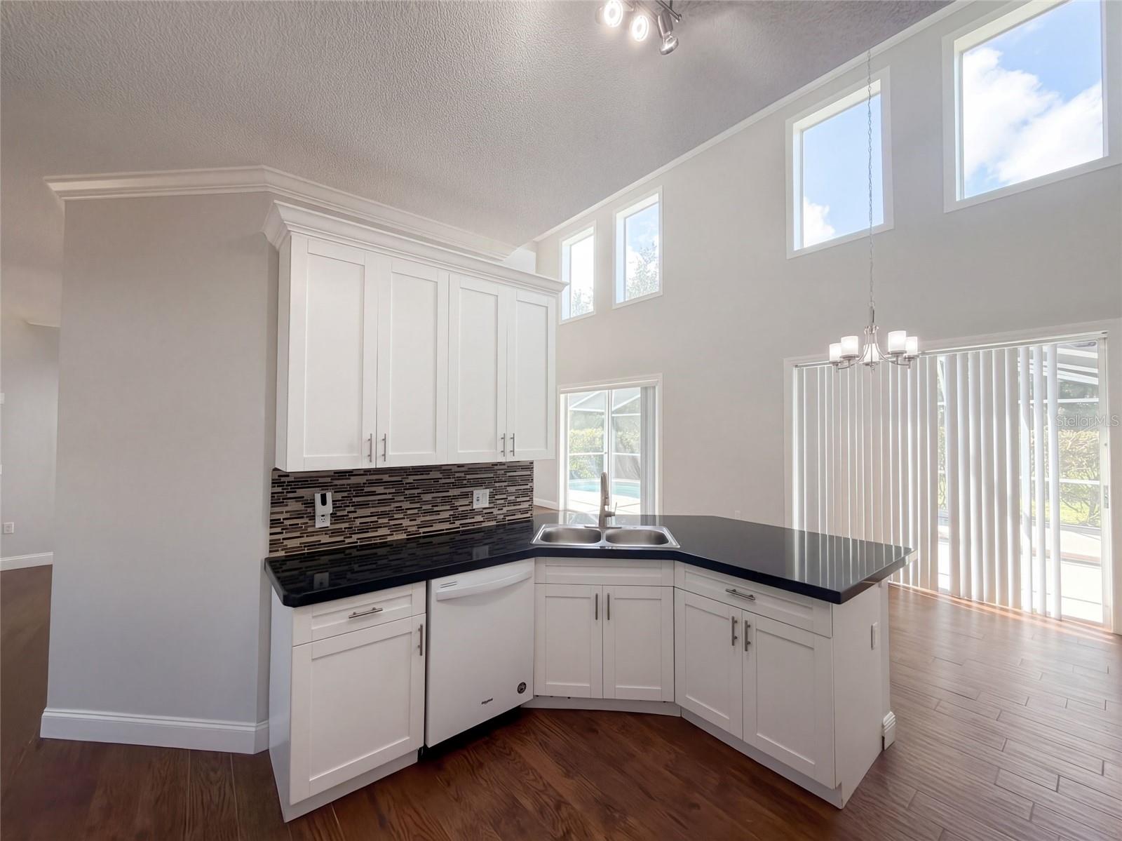 2541 Jasmine Trace Dr Property Photo 7