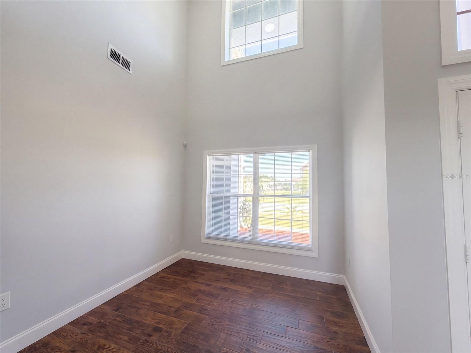 2541 Jasmine Trace Dr Property Photo 8