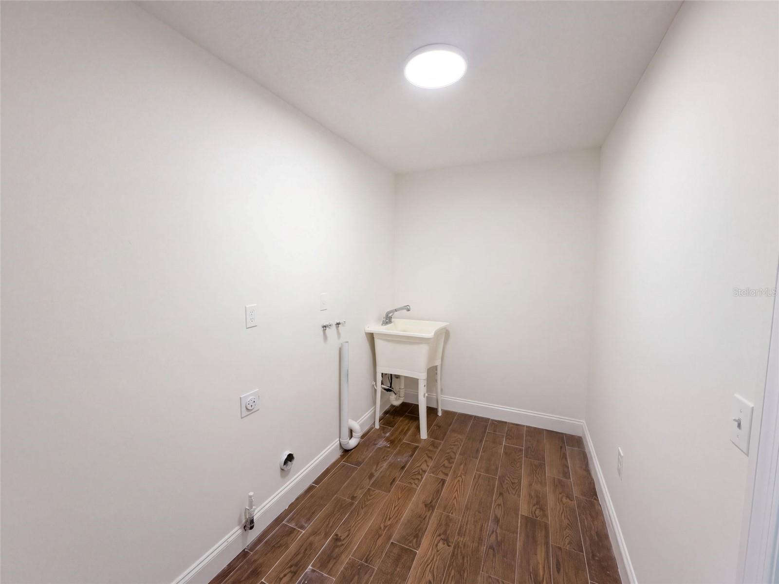 2541 Jasmine Trace Dr Property Photo 23