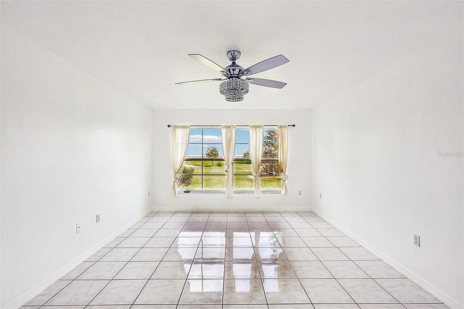 3480 Lakeshore Blvd Property Photo 7