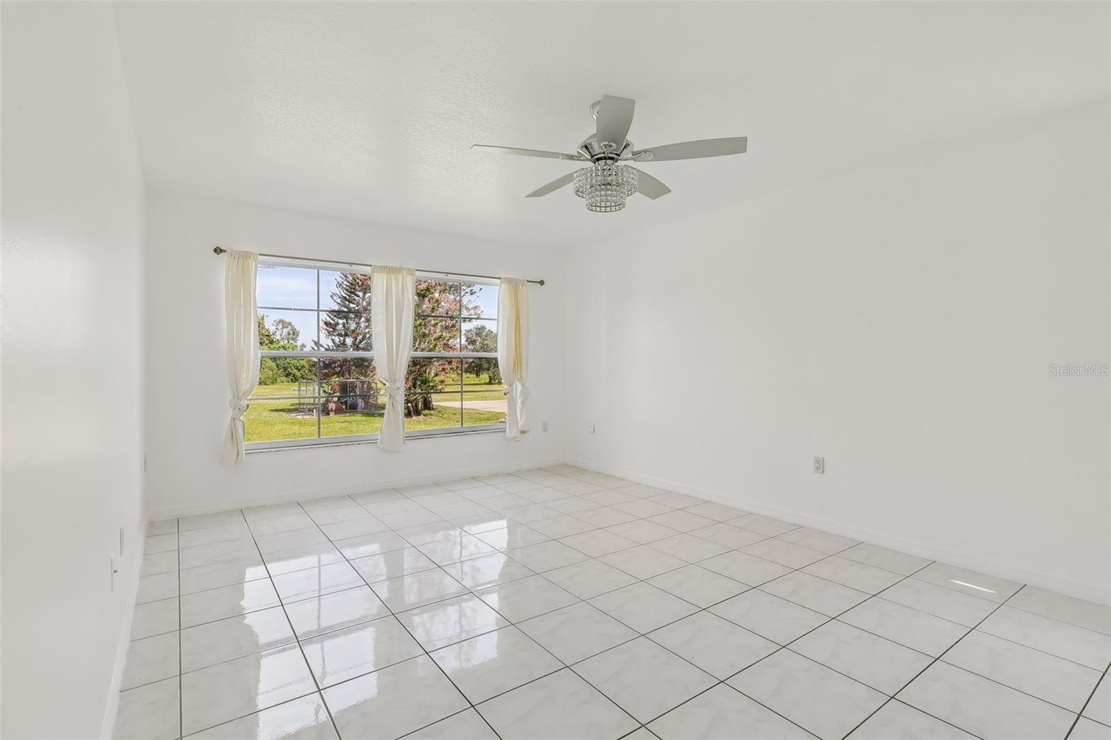3480 Lakeshore Blvd Property Photo 17