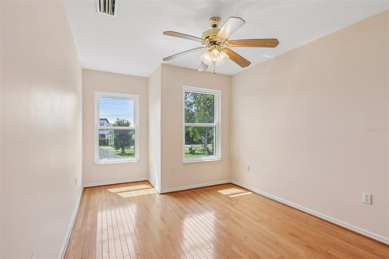 3480 Lakeshore Blvd Property Photo 23