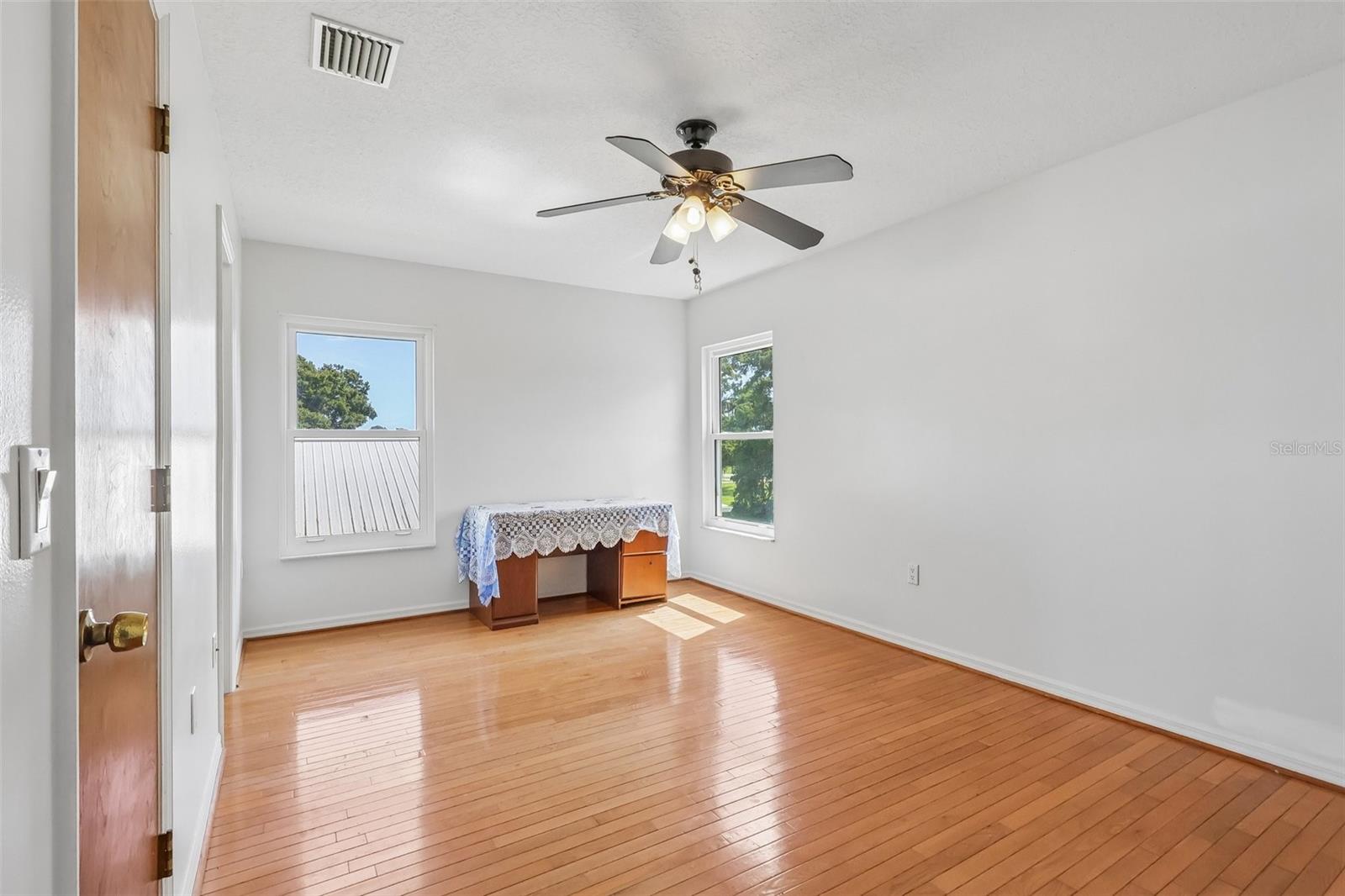 3480 Lakeshore Blvd Property Photo 25