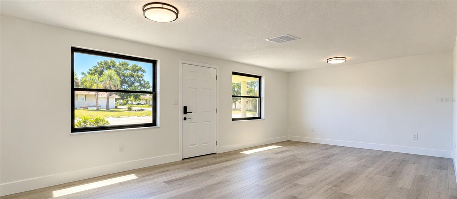 3708 Holiday Lake Dr Property Photo 3
