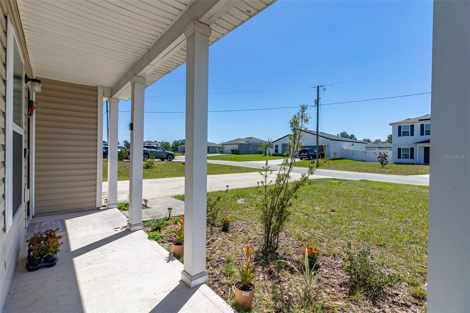 219 Hyacinth Ct Property Photo 3