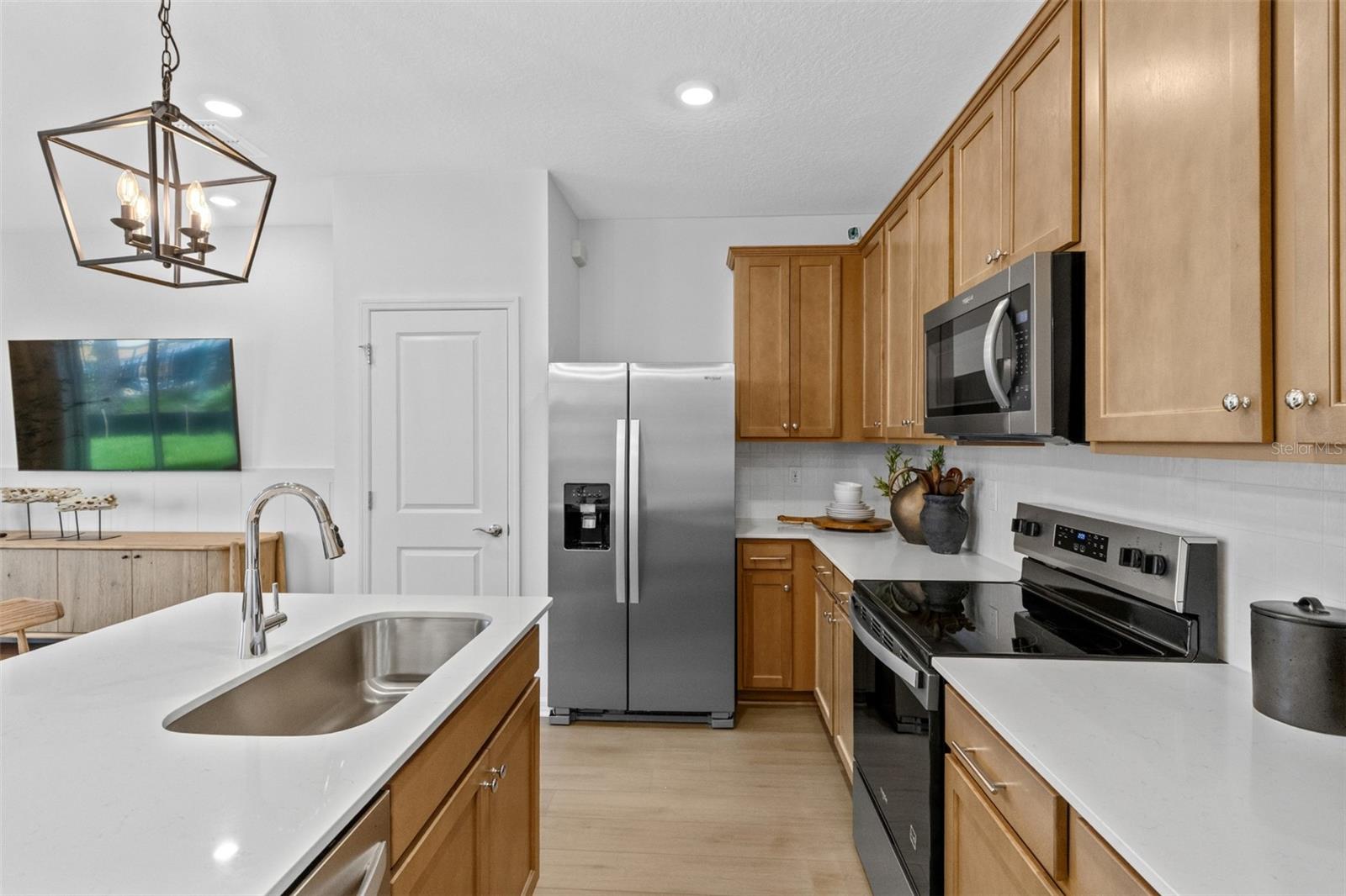 2073 Riverleaf Road Property Photo 4