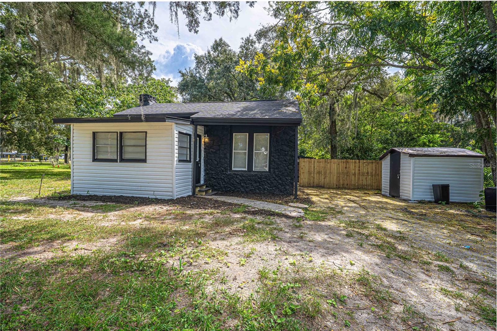 2331 Westside Dr Property Photo 2