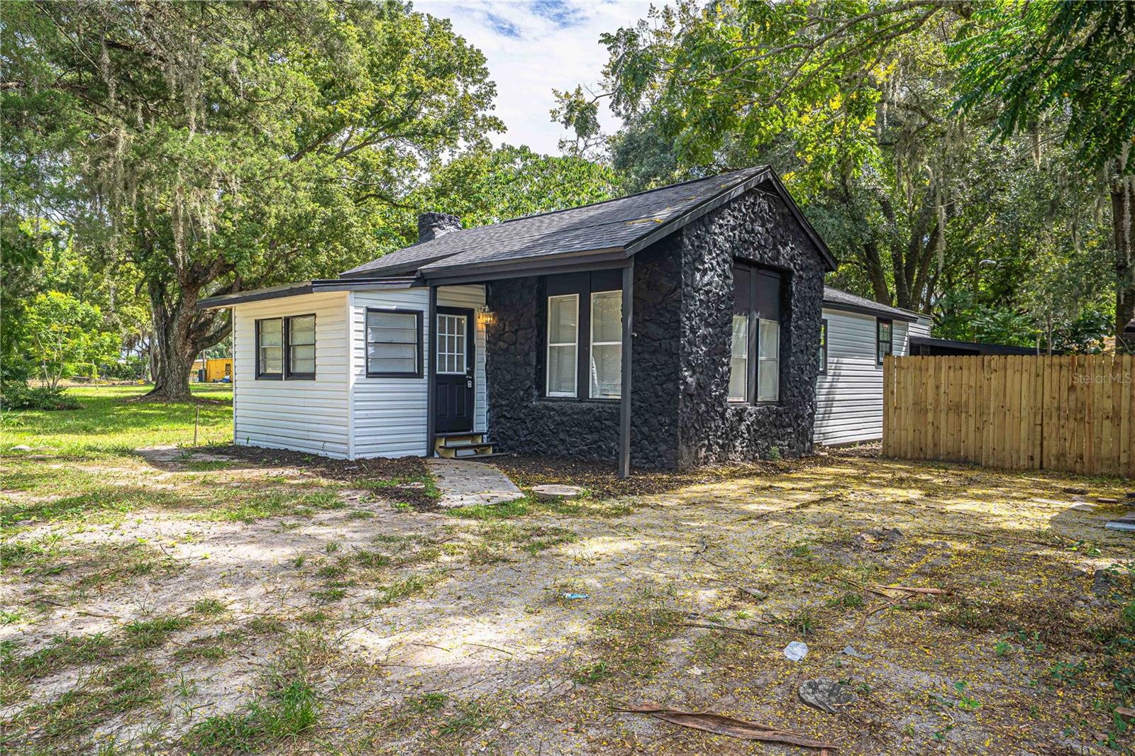 2331 Westside Dr Property Photo 3