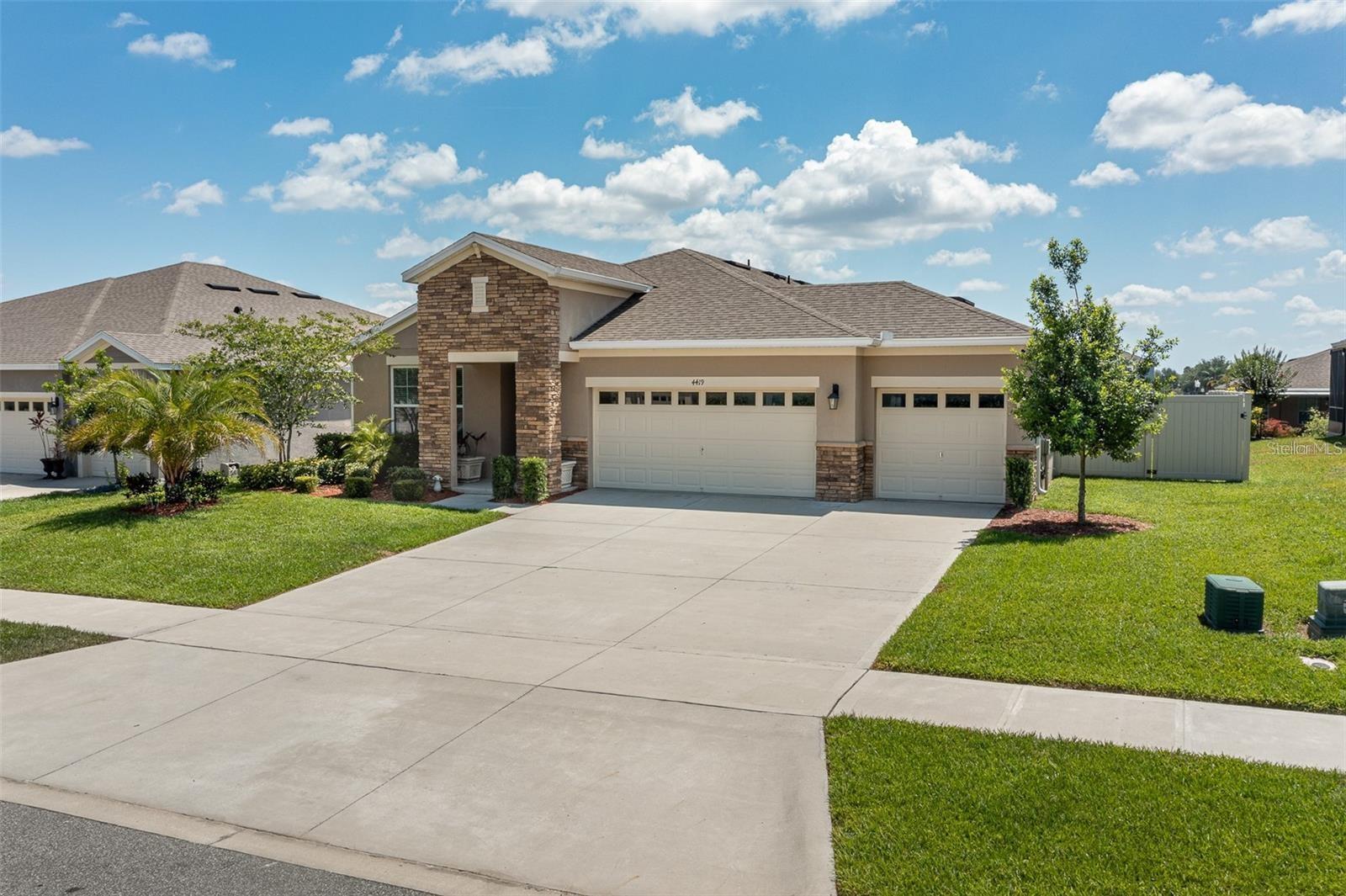 4419 Linwood Trace Ln Property Photo 2
