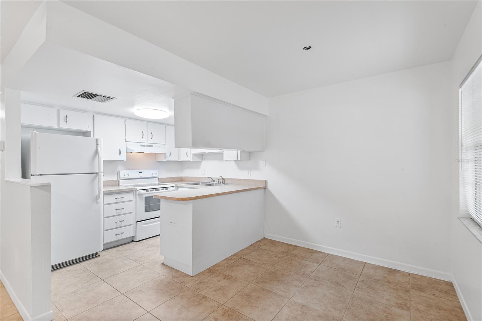 555 62nd St S #105 Property Photo 4