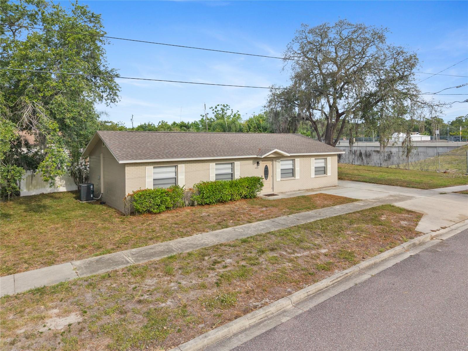 1221 E Court St Property Photo 26