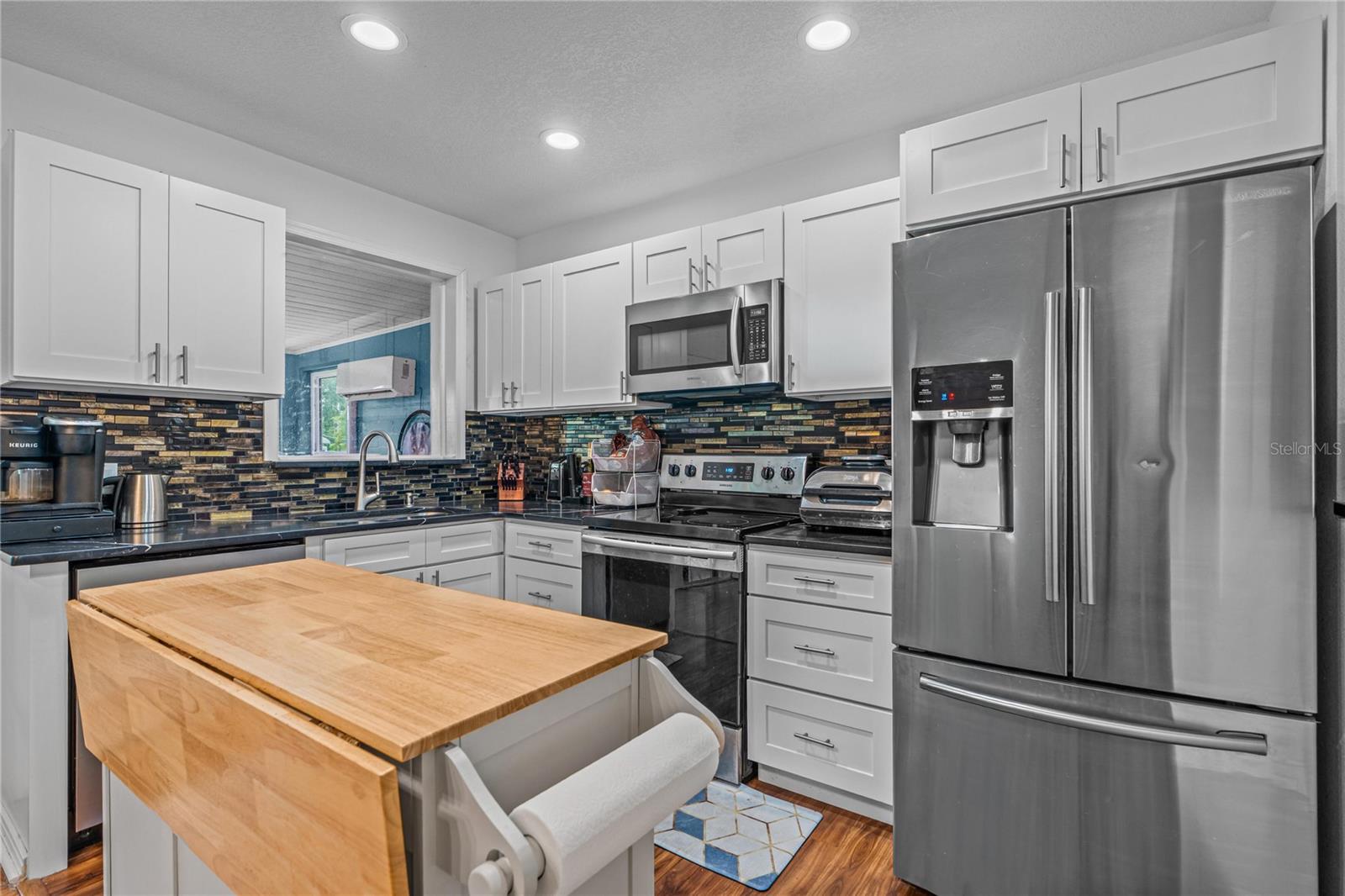 555 Ridge Blvd Property Photo 17