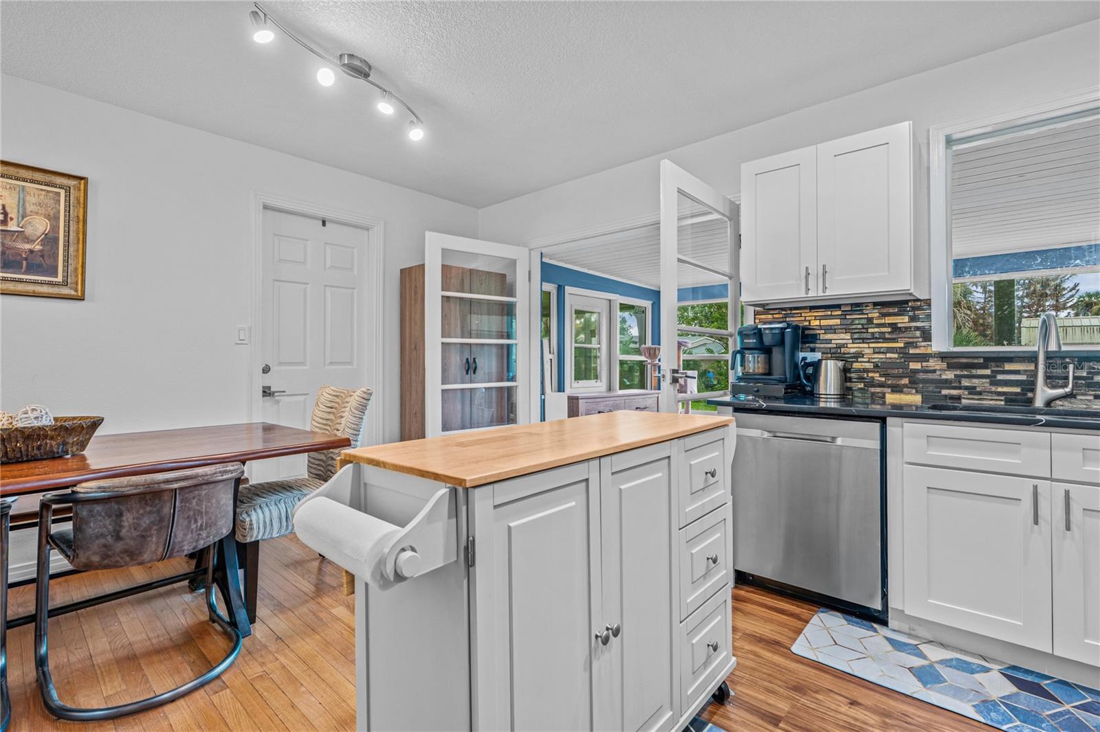 555 Ridge Blvd Property Photo 18